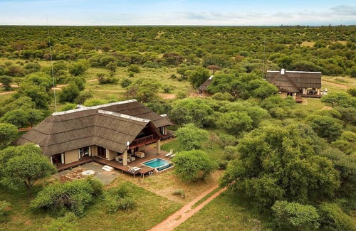 Beestekraal Cabin | 120 m² Lodge ∙ 4 bedrooms ∙ 10 guests