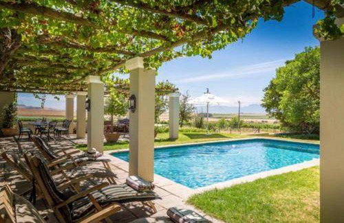 Wellington House | 1200 m² Farmhouse ∙ 4 bedrooms ∙ 8 guests