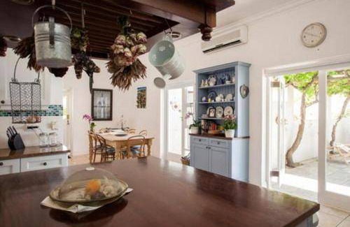Wellington House | 1200 m² Farmhouse ∙ 4 bedrooms ∙ 8 guests