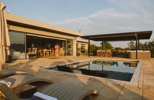 Pongola Cabin | 1200 m² Lodge ∙ 5 bedrooms ∙ 10 guests