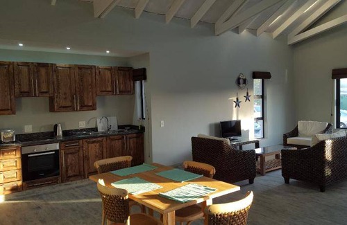 Port Nolloth Ski Chalet | 122 m² Chalet ∙ 2 bedrooms ∙ 4 guests
