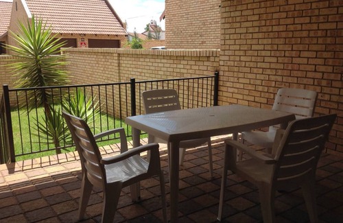 Bloemfontein House | 125 m² House ∙ 2 bedrooms ∙ 4 guests
