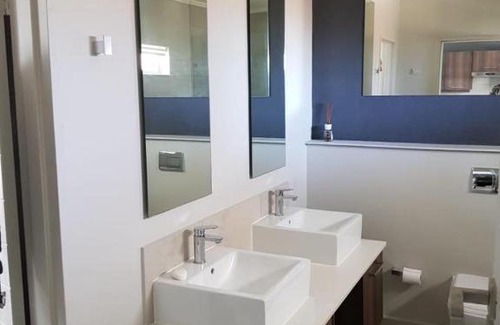 Sandown Apartment | 128 Patricia Road, Sandown extention3