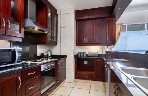 Margate Beach Apartment | 130 m² Apartment ∙ 4 bedrooms ∙ 8 guests