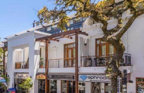 Stellenbosch Central Apartment | 135 m² Apartment ∙ 3 bedrooms ∙ 6 guests