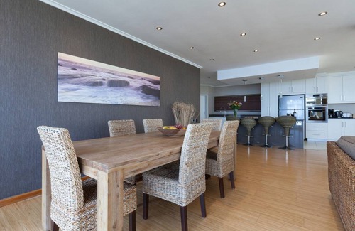 Mouille Point Apartment | 139 m² Apartment ∙ 2 bedrooms ∙ 4 guests