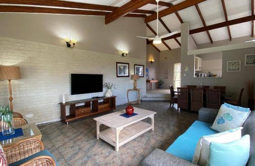 Manaba Beach Apartment | 140 m² Apartment ∙ 4 bedrooms ∙ 9 guests