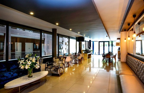 Bedfordview Apartment | 140 m² Serviced apartment ∙ 3 bedrooms ∙ 6 guests