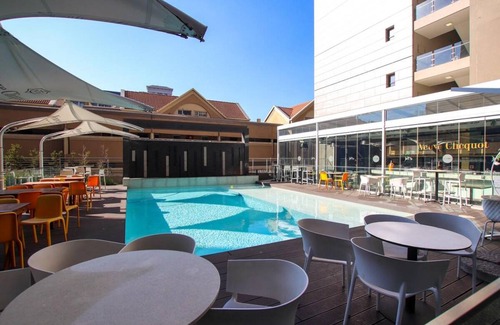 Greater Johannesburg Metropolitan Area Apartment | 142 m² Apartment ∙ 3 bedrooms ∙ 6 guests