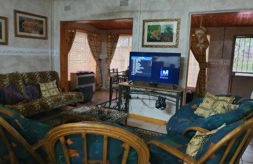 Marloth Park Villa | 145 m² Villa ∙ 3 bedrooms ∙ 6 guests