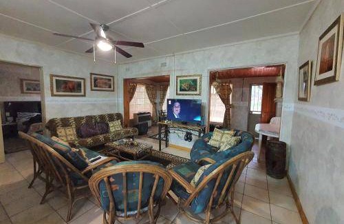 Marloth Park Villa | 145 m² Villa ∙ 3 bedrooms ∙ 6 guests