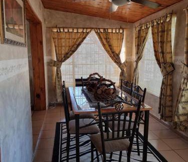 Marloth Park Villa | 145 m² Villa ∙ 3 bedrooms ∙ 6 guests