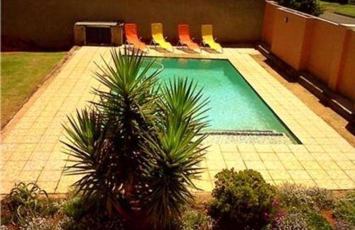 Greater Johannesburg Metropolitan Area Apartment | 15 m² Apartment ∙ 2 bedrooms ∙ 6 guests