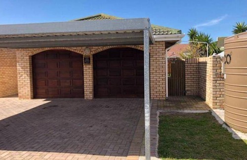 Summerstrand House | 15 m² House ∙ 6 bedrooms ∙ 10 guests