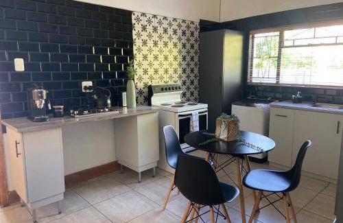 Beaufort West Apartment | 150 m² Apartment ∙ 2 bedrooms ∙ 4 guests