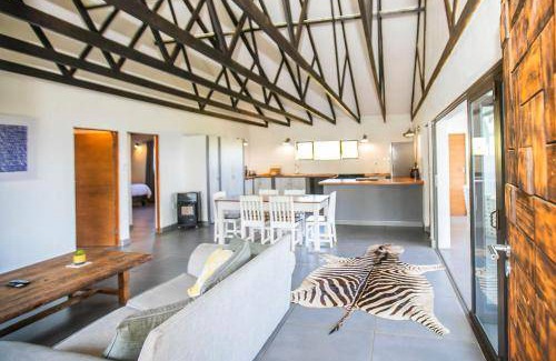 Broederstroom Apartment | 150 m² Apartment ∙ 2 bedrooms ∙ 4 guests
