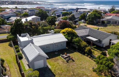 Onrus House | 150 m² House ∙ 3 bedrooms ∙ 6 guests