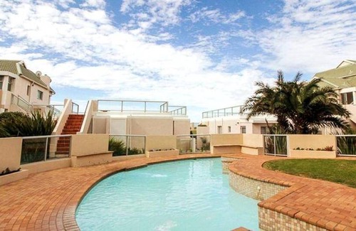 Pollok Beach Apartment | 160 m² Apartment ∙ 3 bedrooms ∙ 6 guests