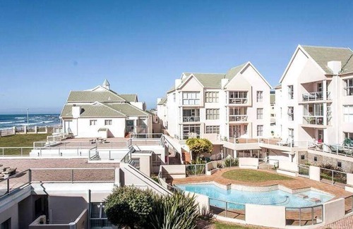 Pollok Beach Apartment | 160 m² Apartment ∙ 3 bedrooms ∙ 6 guests