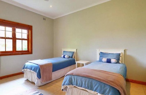 Port Shepstone House | 160 m² House ∙ 4 bedrooms ∙ 8 guests
