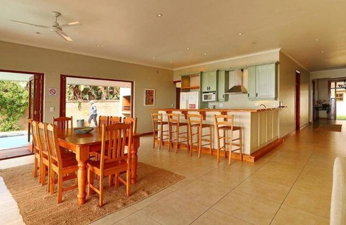 Port Shepstone House | 160 m² House ∙ 4 bedrooms ∙ 8 guests