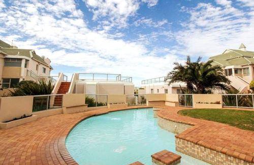 Pollok Beach Apartment | 164 m² Apartment ∙ 3 bedrooms ∙ 6 guests