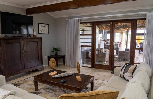 Sundays River Valley Cabin | 175 m² Lodge ∙ 5 bedrooms ∙ 6 guests
