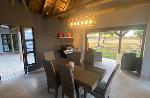 Sundays River Valley Cabin | 175 m² Lodge ∙ 5 bedrooms ∙ 6 guests