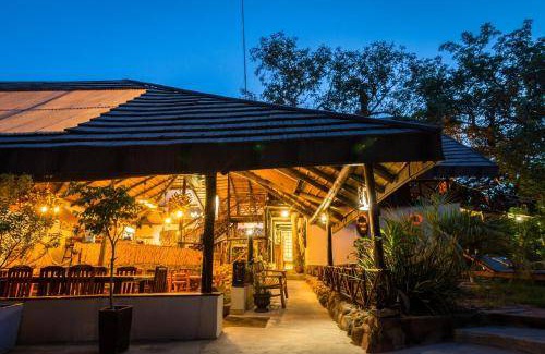 Thorny Bush Game Reserve Cabin | 175 m² Lodge ∙ 2 bedrooms ∙ 127 guests