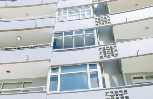 Three Anchor Bay Apartment | 177 m² Apartment ∙ 3 bedrooms ∙ 6 guests