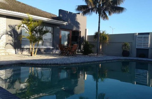 Port Elizabeth Bed & Breakfast | 18 m² Bed and breakfast ∙ 4 guests