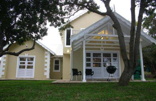 Port Edward Villa | 180 m² Villa ∙ 3 bedrooms ∙ 6 guests
