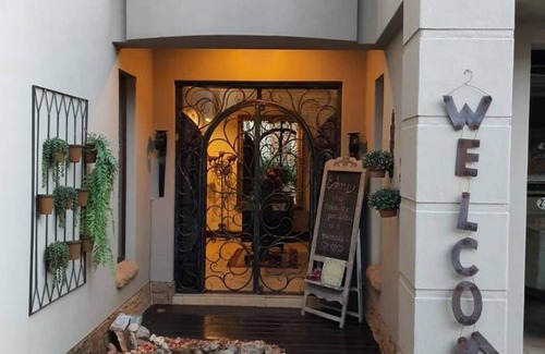 Boksburg House | 1844 m² House ∙ 4 bedrooms ∙ 10 guests