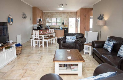 Colchester Apartment | 190 m² Apartment ∙ 3 bedrooms ∙ 6 guests