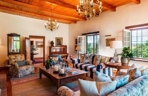 Stellenbosch Bed & Breakfast | 190 m² Bed and breakfast ∙ 2 bedrooms ∙ 99 guests