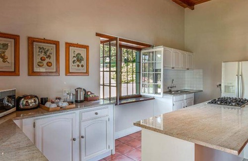 Stellenbosch Bed & Breakfast | 190 m² Bed and breakfast ∙ 2 bedrooms ∙ 99 guests