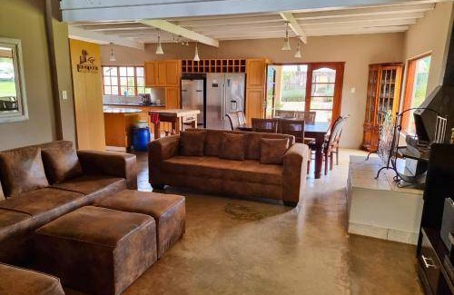 Magaliesberg House | 190 m² House ∙ 4 bedrooms ∙ 10 guests
