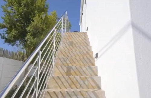 Constantia House | 2 Bedroom Apartment with Pool Access