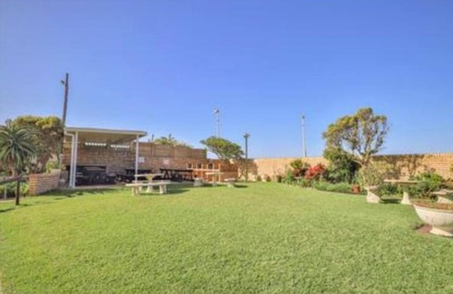 Warner Beach Apartment | 2 Bedroom - Holiday apartment on the beach