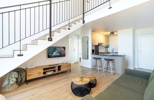Century City Apartment | 2 Bedroom, Mountain View Penthouse, Century City