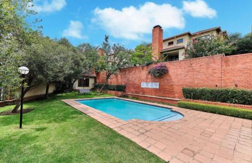 Douglasdale Apartment | 2 Bedroom Near Monte Casino