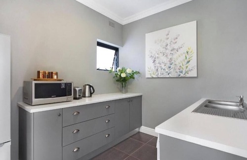 Tokai House | 2 On Lismore Guesthouse 6