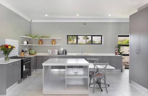 Tokai House | 2 On Lismore Guesthouse 6