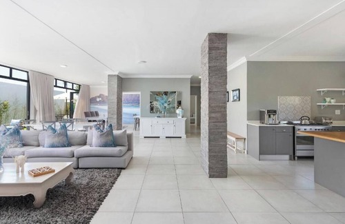 Tokai House | 2 On Lismore Guesthouse 6