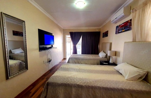 Mahikeng Cabin | 2 people Room in one of the select guesthouses in Mahikeng!