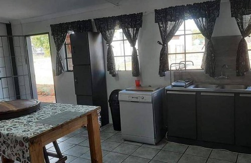 Vredefort House | 20 m² House ∙ 4 bedrooms ∙ 12 guests