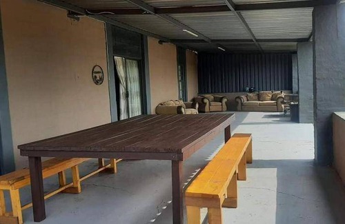Vredefort House | 20 m² House ∙ 4 bedrooms ∙ 12 guests