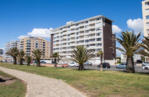 Mouille Point Apartment | 20 m² Studio flat ∙ 1 bedroom ∙ 2 guests