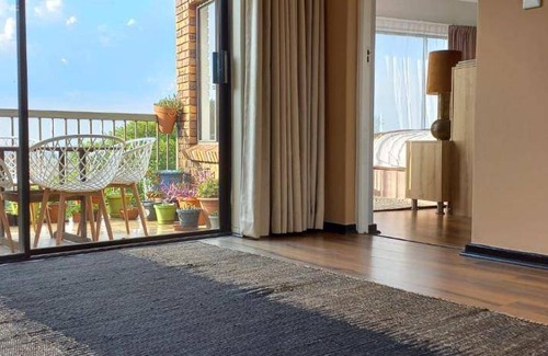 Greater Johannesburg Metropolitan Area Bed & Breakfast | 200 m² Bed and breakfast ∙ 3 bedrooms ∙ 6 guests