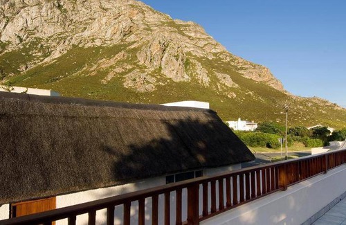 Voelklip House | 200 m² House ∙ 2 bedrooms ∙ 4 guests
